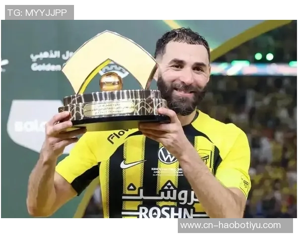 本泽马年薪高达1亿却遭侮辱性续约报价宣布无限期罢赛引发热议